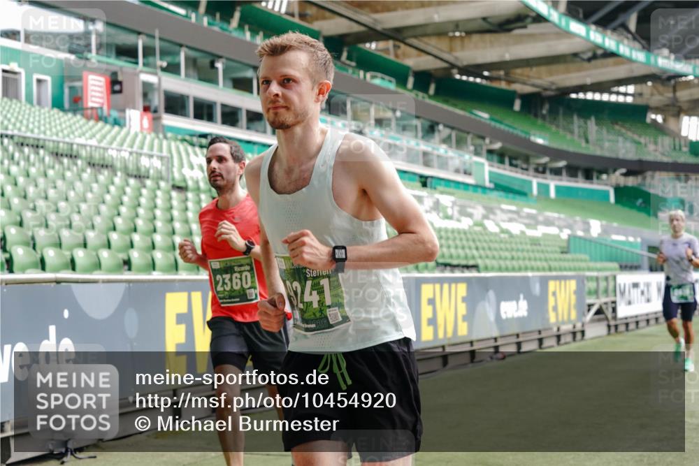 13.09.2026 - 21. swb-Marathon Bremen Michael Burmester http://msf.ph/oto/10454920 13.09.2026 12:52:36 Laufen im Stadion 102, 107, 145, 235, 683, 734, 755, 792, 863, 985, 987, 1033, 1043, 1056, 1125, 1146, 1162, 1232, 1252, 1297, 1433, 1445, 1455, 1492, 1528, 1542, 1646, 1664, 1704, 1955, 2007, 2008, 2043, 2203, 2350, 2447, 2480, 2498, 2759, 2767, 2820, 2847, 2858, 3085, 3149, 3236, 3336, 3362, 3440, 3448, 3566, 3703, 3830, 3899, 3988, 4165, 4283, 4429, 4475, 4571, 4573, 4582, 4605, 4727, 4781, 4782, 4895, 5079, 5152, 5168, 5379, 5521, 6274, 8798 meine-sportfotos.de