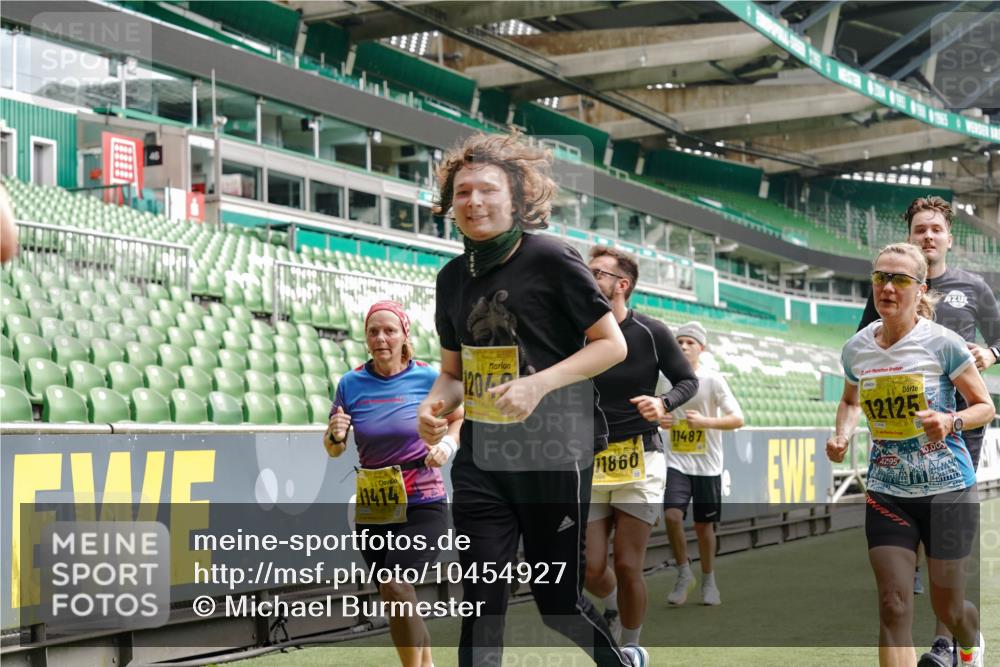 13.09.2026 - 21. swb-Marathon Bremen Michael Burmester http://msf.ph/oto/10454927 13.09.2026 10:32:38 Laufen im Stadion 10067, 10078, 10146, 10166, 10184, 10203, 10211, 10222, 10226, 10243, 10246, 10249, 10255, 10256, 10300, 10322, 10365, 10372, 10374, 10379, 10383, 10394, 10408, 10410, 10443, 10471, 10478, 10479, 10486, 10494, 10503, 10517, 10518, 10529, 10530, 10540, 10543, 10550, 10555, 10565, 10579, 10589, 10608, 10610, 10626, 10631, 10646, 10670, 10673, 10675, 10690, 10703, 10704, 10707, 10708, 10721, 10725, 10728, 10745, 10749, 10750, 10771, 10794 meine-sportfotos.de