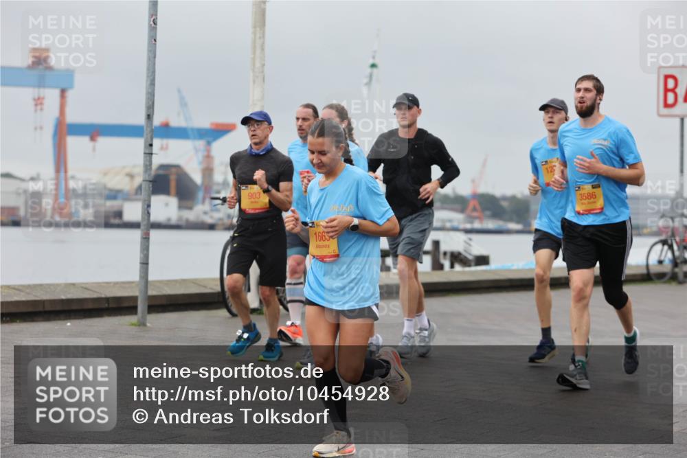 13.09.2026 - Kiel Lauf Andreas Tolksdorf http://msf.ph/oto/10454928 13.09.2026 11:55:04 Kiellinie 903, 1665, 3586 meine-sportfotos.de