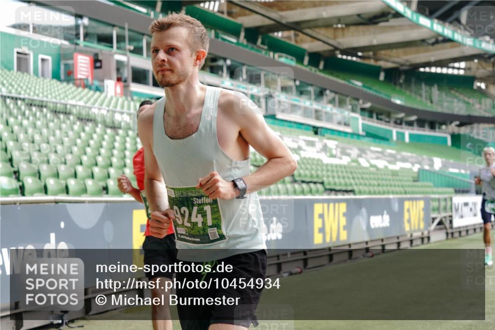 13.09.2026 - 21. swb-Marathon Bremen Michael Burmester http://msf.ph/oto/10454934 13.09.2026 12:52:36 Laufen im Stadion 102, 107, 145, 235, 683, 734, 755, 792, 863, 985, 987, 1033, 1043, 1056, 1125, 1146, 1162, 1232, 1252, 1297, 1433, 1445, 1455, 1492, 1528, 1542, 1646, 1664, 1704, 1955, 2007, 2008, 2043, 2203, 2350, 2447, 2480, 2498, 2759, 2767, 2820, 2847, 2858, 3085, 3149, 3236, 3336, 3362, 3440, 3448, 3566, 3703, 3830, 3899, 3988, 4165, 4283, 4429, 4475, 4571, 4573, 4582, 4605, 4727, 4781, 4782, 4895, 5079, 5152, 5168, 5379, 5521, 6274, 8798 meine-sportfotos.de