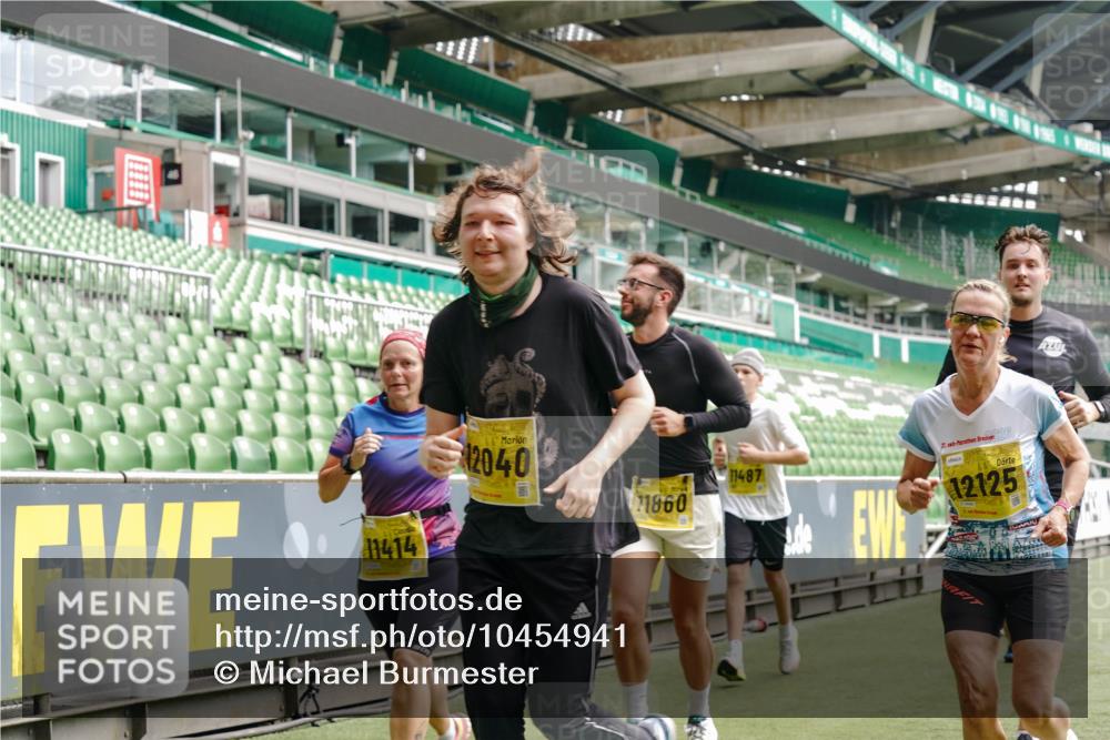 13.09.2026 - 21. swb-Marathon Bremen Michael Burmester http://msf.ph/oto/10454941 13.09.2026 10:32:38 Laufen im Stadion 10067, 10078, 10146, 10166, 10184, 10203, 10211, 10222, 10226, 10243, 10246, 10249, 10255, 10256, 10300, 10322, 10365, 10372, 10374, 10379, 10383, 10394, 10408, 10410, 10443, 10471, 10478, 10479, 10486, 10494, 10503, 10517, 10518, 10529, 10530, 10540, 10543, 10550, 10555, 10565, 10579, 10589, 10608, 10610, 10626, 10631, 10646, 10670, 10673, 10675, 10690, 10703, 10704, 10707, 10708, 10721, 10725, 10728, 10745, 10749, 10750, 10771, 10794 meine-sportfotos.de
