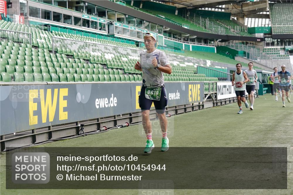 13.09.2026 - 21. swb-Marathon Bremen Michael Burmester http://msf.ph/oto/10454944 13.09.2026 12:52:38 Laufen im Stadion 102, 107, 145, 235, 683, 734, 755, 792, 863, 985, 987, 1033, 1043, 1056, 1125, 1146, 1162, 1232, 1252, 1297, 1433, 1445, 1455, 1492, 1528, 1542, 1646, 1664, 1704, 1955, 2007, 2008, 2043, 2203, 2350, 2401, 2447, 2480, 2498, 2759, 2767, 2820, 2847, 2858, 3085, 3149, 3236, 3336, 3362, 3440, 3448, 3566, 3703, 3830, 3899, 3988, 4165, 4283, 4429, 4475, 4571, 4573, 4582, 4605, 4727, 4781, 4782, 4895, 5079, 5152, 5168, 5379, 6274, 8798 meine-sportfotos.de
