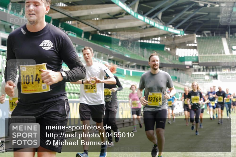 13.09.2026 - 21. swb-Marathon Bremen Michael Burmester http://msf.ph/oto/10455010 13.09.2026 10:32:39 Laufen im Stadion 10067, 10078, 10146, 10166, 10184, 10203, 10211, 10222, 10226, 10243, 10246, 10249, 10255, 10256, 10300, 10322, 10365, 10372, 10374, 10379, 10383, 10394, 10408, 10410, 10443, 10471, 10478, 10479, 10486, 10494, 10503, 10517, 10518, 10529, 10530, 10540, 10543, 10550, 10555, 10565, 10579, 10589, 10608, 10610, 10626, 10631, 10646, 10670, 10673, 10675, 10690, 10703, 10704, 10707, 10708, 10721, 10725, 10728, 10745, 10749, 10750, 10771, 10794 meine-sportfotos.de