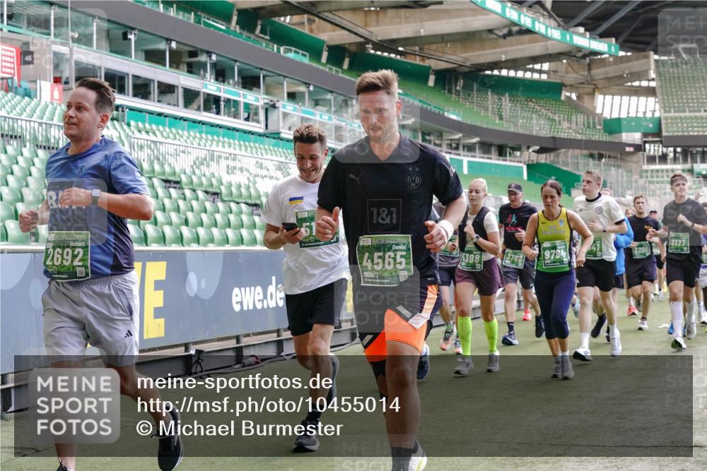 13.09.2026 - 21. swb-Marathon Bremen Michael Burmester http://msf.ph/oto/10455014 13.09.2026 13:10:51 Laufen im Stadion 164, 265, 373, 391, 448, 581, 869, 898, 984, 1180, 1738, 1855, 1867, 1894, 1952, 1967, 2202, 2232, 2268, 2281, 2284, 2299, 2330, 2333, 2339, 2342, 2353, 2432, 2443, 2471, 2525, 2530, 2531, 2553, 2573, 2589, 2594, 2654, 2669, 2682, 2714, 2717, 2784, 2785, 2804, 2819, 2836, 2907, 2920, 2932, 2976, 3026, 3032, 3063, 3082, 3086, 3089, 3122, 3159, 3174, 3207, 3208, 3291, 3316, 3333, 3352, 3370, 3398, 3409, 3410, 3470, 3549, 3707, 3769, 551 meine-sportfotos.de