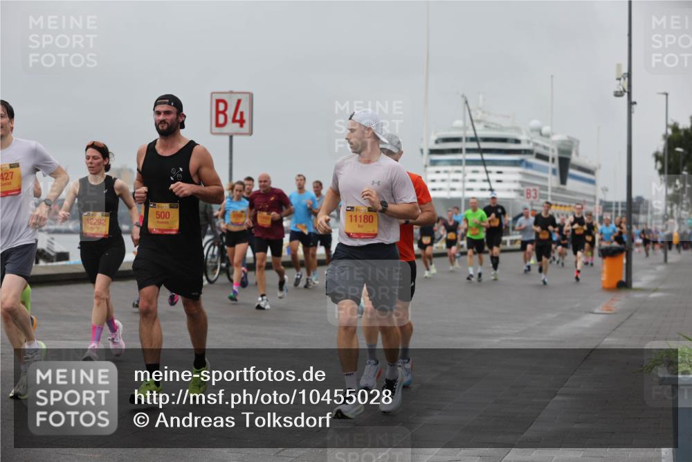 13.09.2026 - Kiel Lauf Andreas Tolksdorf http://msf.ph/oto/10455028 13.09.2026 11:55:15 Kiellinie 38, 427, 12292, 4, 38, 500, 38, 11180, 83 meine-sportfotos.de