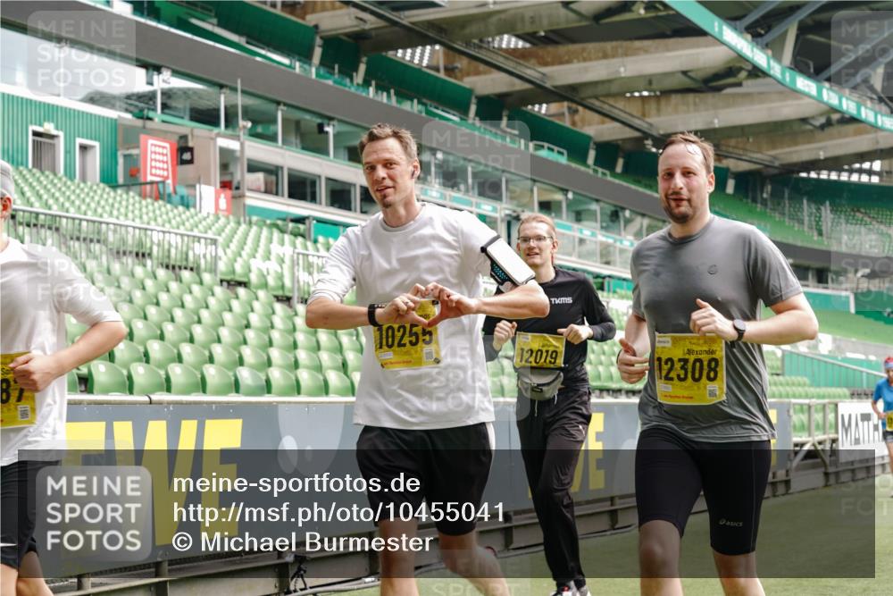 13.09.2026 - 21. swb-Marathon Bremen Michael Burmester http://msf.ph/oto/10455041 13.09.2026 10:32:40 Laufen im Stadion 10067, 10078, 10146, 10166, 10184, 10203, 10211, 10222, 10226, 10243, 10246, 10249, 10255, 10256, 10300, 10322, 10365, 10372, 10374, 10379, 10383, 10394, 10408, 10410, 10443, 10471, 10478, 10479, 10486, 10494, 10503, 10517, 10518, 10529, 10530, 10540, 10543, 10550, 10555, 10565, 10579, 10589, 10608, 10610, 10626, 10631, 10646, 10670, 10673, 10675, 10690, 10703, 10704, 10707, 10708, 10721, 10725, 10728, 10745, 10749, 10750, 10771, 10794 meine-sportfotos.de