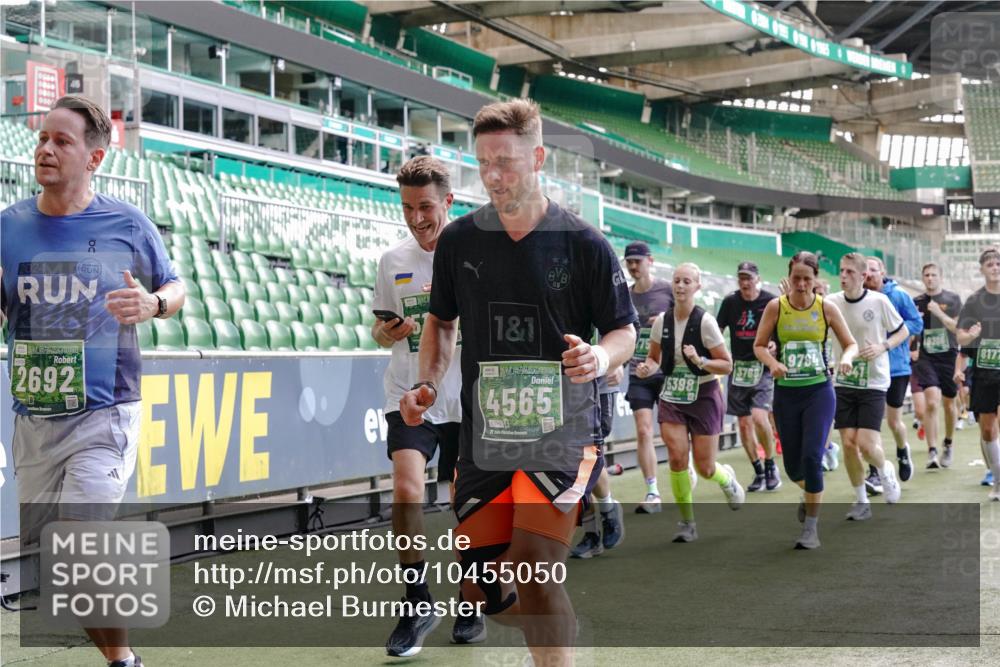 13.09.2026 - 21. swb-Marathon Bremen Michael Burmester http://msf.ph/oto/10455050 13.09.2026 13:10:51 Laufen im Stadion 164, 265, 373, 391, 448, 581, 869, 898, 984, 1180, 1738, 1855, 1867, 1894, 1952, 1967, 2202, 2232, 2268, 2281, 2284, 2299, 2330, 2333, 2339, 2342, 2353, 2432, 2443, 2471, 2525, 2530, 2531, 2553, 2573, 2589, 2594, 2654, 2669, 2682, 2714, 2717, 2784, 2785, 2804, 2819, 2836, 2907, 2920, 2932, 2976, 3026, 3032, 3063, 3082, 3086, 3089, 3122, 3159, 3174, 3207, 3208, 3291, 3316, 3333, 3352, 3370, 3398, 3409, 3410, 3470, 3549, 3707, 3769, 551 meine-sportfotos.de