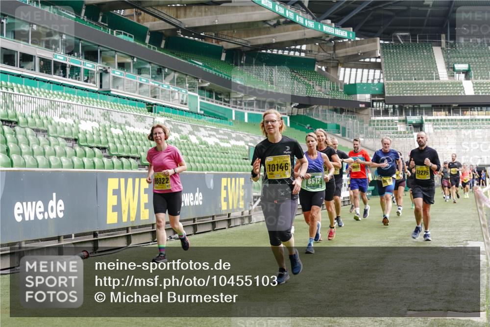 13.09.2026 - 21. swb-Marathon Bremen Michael Burmester http://msf.ph/oto/10455103 13.09.2026 10:32:41 Laufen im Stadion 10067, 10078, 10146, 10166, 10184, 10203, 10211, 10222, 10226, 10243, 10246, 10249, 10255, 10256, 10300, 10322, 10365, 10372, 10374, 10379, 10383, 10394, 10408, 10410, 10443, 10471, 10478, 10479, 10486, 10494, 10503, 10517, 10518, 10529, 10530, 10540, 10543, 10550, 10555, 10565, 10579, 10589, 10608, 10610, 10626, 10631, 10646, 10670, 10673, 10675, 10690, 10703, 10704, 10707, 10708, 10721, 10725, 10728, 10745, 10749, 10750, 10771, 10794 meine-sportfotos.de
