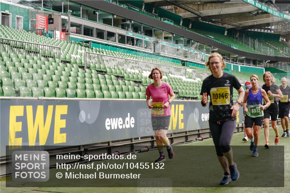 13.09.2026 - 21. swb-Marathon Bremen Michael Burmester http://msf.ph/oto/10455132 13.09.2026 10:32:42 Laufen im Stadion 10067, 10078, 10146, 10166, 10184, 10203, 10211, 10222, 10226, 10243, 10246, 10249, 10255, 10256, 10300, 10322, 10365, 10372, 10374, 10379, 10383, 10394, 10408, 10410, 10443, 10471, 10478, 10486, 10494, 10503, 10517, 10518, 10529, 10530, 10540, 10543, 10550, 10555, 10565, 10579, 10589, 10608, 10610, 10626, 10631, 10646, 10670, 10673, 10675, 10690, 10703, 10704, 10707, 10708, 10721, 10725, 10728, 10745, 10749, 10750, 10771, 10794 meine-sportfotos.de