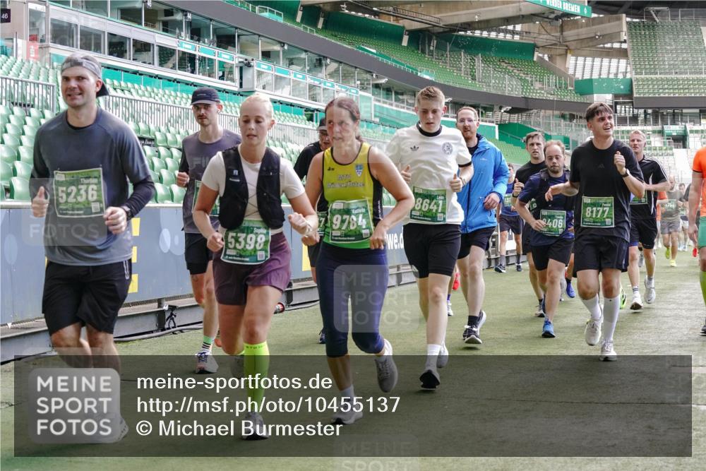 13.09.2026 - 21. swb-Marathon Bremen Michael Burmester http://msf.ph/oto/10455137 13.09.2026 13:10:53 Laufen im Stadion 164, 265, 373, 391, 448, 581, 703, 869, 898, 984, 1180, 1738, 1855, 1867, 1894, 1936, 1952, 1967, 2202, 2232, 2268, 2281, 2284, 2299, 2330, 2333, 2339, 2342, 2353, 2432, 2443, 2471, 2525, 2530, 2531, 2553, 2573, 2589, 2594, 2654, 2669, 2682, 2714, 2717, 2784, 2785, 2804, 2819, 2836, 2907, 2920, 2932, 2976, 3026, 3032, 3063, 3082, 3086, 3089, 3122, 3159, 3174, 3207, 3208, 3291, 3316, 3333, 3352, 3370, 3398, 3409, 3410, 3470, 3549, 3707, 3769, 551 meine-sportfotos.de