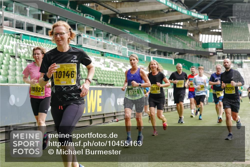 13.09.2026 - 21. swb-Marathon Bremen Michael Burmester http://msf.ph/oto/10455163 13.09.2026 10:32:43 Laufen im Stadion 10067, 10078, 10146, 10166, 10184, 10203, 10211, 10222, 10226, 10243, 10246, 10249, 10255, 10256, 10300, 10322, 10365, 10372, 10374, 10379, 10383, 10394, 10408, 10410, 10443, 10471, 10478, 10486, 10494, 10503, 10517, 10518, 10529, 10530, 10540, 10543, 10550, 10555, 10565, 10579, 10589, 10608, 10610, 10626, 10631, 10646, 10670, 10673, 10675, 10690, 10703, 10704, 10707, 10708, 10721, 10725, 10728, 10745, 10749, 10750, 10771, 10794 meine-sportfotos.de