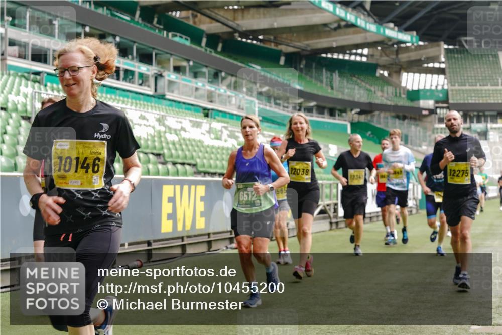 13.09.2026 - 21. swb-Marathon Bremen Michael Burmester http://msf.ph/oto/10455200 13.09.2026 10:32:43 Laufen im Stadion 10067, 10078, 10146, 10166, 10184, 10203, 10211, 10222, 10226, 10243, 10246, 10249, 10255, 10256, 10300, 10322, 10365, 10372, 10374, 10379, 10383, 10394, 10408, 10410, 10443, 10471, 10478, 10486, 10494, 10503, 10517, 10518, 10529, 10530, 10540, 10543, 10550, 10555, 10565, 10579, 10589, 10608, 10610, 10626, 10631, 10646, 10670, 10673, 10675, 10690, 10703, 10704, 10707, 10708, 10721, 10725, 10728, 10745, 10749, 10750, 10771, 10794 meine-sportfotos.de