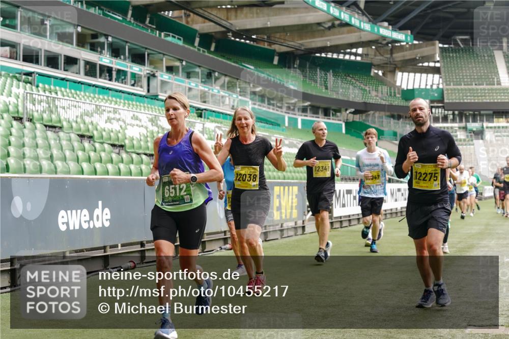 13.09.2026 - 21. swb-Marathon Bremen Michael Burmester http://msf.ph/oto/10455217 13.09.2026 10:32:44 Laufen im Stadion 10067, 10078, 10146, 10166, 10184, 10203, 10211, 10222, 10226, 10243, 10246, 10249, 10255, 10256, 10300, 10322, 10365, 10372, 10374, 10379, 10383, 10394, 10408, 10410, 10443, 10471, 10478, 10486, 10494, 10503, 10517, 10518, 10529, 10530, 10540, 10543, 10550, 10555, 10565, 10579, 10589, 10608, 10610, 10626, 10631, 10646, 10670, 10673, 10675, 10687, 10690, 10703, 10704, 10707, 10708, 10721, 10725, 10728, 10745, 10749, 10750, 10771, 10794 meine-sportfotos.de