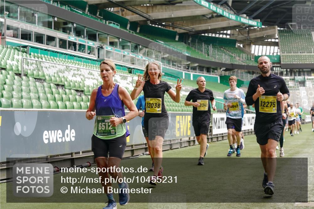13.09.2026 - 21. swb-Marathon Bremen Michael Burmester http://msf.ph/oto/10455231 13.09.2026 10:32:44 Laufen im Stadion 10067, 10078, 10146, 10166, 10184, 10203, 10211, 10222, 10226, 10243, 10246, 10249, 10255, 10256, 10300, 10322, 10365, 10372, 10374, 10379, 10383, 10394, 10408, 10410, 10443, 10471, 10478, 10486, 10494, 10503, 10517, 10518, 10529, 10530, 10540, 10543, 10550, 10555, 10565, 10579, 10589, 10608, 10610, 10626, 10631, 10646, 10670, 10673, 10675, 10687, 10690, 10703, 10704, 10707, 10708, 10721, 10725, 10728, 10745, 10749, 10750, 10771, 10794 meine-sportfotos.de