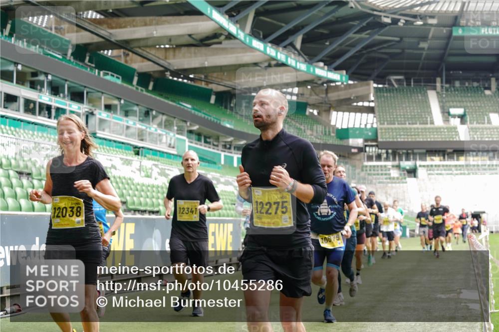 13.09.2026 - 21. swb-Marathon Bremen Michael Burmester http://msf.ph/oto/10455286 13.09.2026 10:32:45 Laufen im Stadion 10067, 10078, 10146, 10166, 10184, 10203, 10211, 10222, 10226, 10243, 10246, 10249, 10255, 10256, 10300, 10322, 10365, 10372, 10374, 10379, 10383, 10394, 10408, 10410, 10443, 10471, 10478, 10486, 10494, 10503, 10517, 10518, 10529, 10530, 10540, 10543, 10550, 10555, 10565, 10579, 10589, 10608, 10610, 10626, 10631, 10646, 10670, 10673, 10675, 10687, 10690, 10703, 10704, 10707, 10708, 10721, 10725, 10728, 10745, 10749, 10750, 10771, 10788, 10794 meine-sportfotos.de