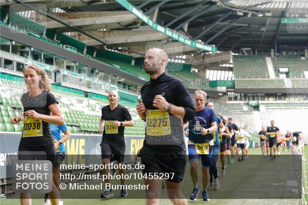 13.09.2026 - 21. swb-Marathon Bremen Michael Burmester http://msf.ph/oto/10455297 13.09.2026 10:32:45 Laufen im Stadion 10067, 10078, 10146, 10166, 10184, 10203, 10211, 10222, 10226, 10243, 10246, 10249, 10255, 10256, 10300, 10322, 10365, 10372, 10374, 10379, 10383, 10394, 10408, 10410, 10443, 10471, 10478, 10486, 10494, 10503, 10517, 10518, 10529, 10530, 10540, 10543, 10550, 10555, 10565, 10579, 10589, 10608, 10610, 10626, 10631, 10646, 10670, 10673, 10675, 10687, 10690, 10703, 10704, 10707, 10708, 10721, 10725, 10728, 10745, 10749, 10750, 10771, 10788, 10794 meine-sportfotos.de