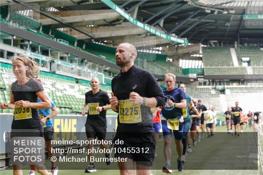 13.09.2026 - 21. swb-Marathon Bremen Michael Burmester http://msf.ph/oto/10455312 13.09.2026 10:32:45 Laufen im Stadion 10067, 10078, 10146, 10166, 10184, 10203, 10211, 10222, 10226, 10243, 10246, 10249, 10255, 10256, 10300, 10322, 10365, 10372, 10374, 10379, 10383, 10394, 10408, 10410, 10443, 10471, 10478, 10486, 10494, 10503, 10517, 10518, 10529, 10530, 10540, 10543, 10550, 10555, 10565, 10579, 10589, 10608, 10610, 10626, 10631, 10646, 10670, 10673, 10675, 10687, 10690, 10703, 10704, 10707, 10708, 10721, 10725, 10728, 10745, 10749, 10750, 10771, 10788, 10794 meine-sportfotos.de
