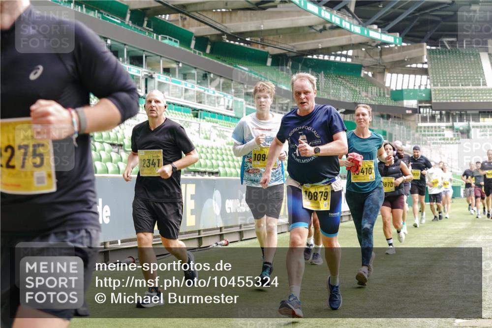 13.09.2026 - 21. swb-Marathon Bremen Michael Burmester http://msf.ph/oto/10455324 13.09.2026 10:32:46 Laufen im Stadion 10067, 10078, 10146, 10166, 10184, 10203, 10211, 10222, 10226, 10243, 10246, 10249, 10255, 10256, 10300, 10322, 10365, 10372, 10374, 10379, 10383, 10394, 10408, 10410, 10423, 10443, 10471, 10478, 10486, 10494, 10503, 10517, 10518, 10529, 10530, 10540, 10543, 10550, 10555, 10565, 10579, 10589, 10608, 10610, 10626, 10631, 10646, 10670, 10673, 10675, 10687, 10690, 10703, 10704, 10707, 10708, 10721, 10725, 10728, 10745, 10749, 10750, 10771, 10788, 10794, 10809 meine-sportfotos.de