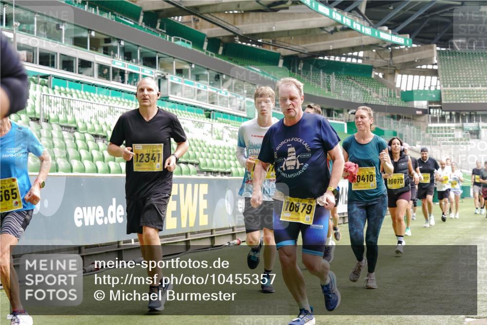 13.09.2026 - 21. swb-Marathon Bremen Michael Burmester http://msf.ph/oto/10455357 13.09.2026 10:32:46 Laufen im Stadion 10067, 10078, 10146, 10166, 10184, 10203, 10211, 10222, 10226, 10243, 10246, 10249, 10255, 10256, 10300, 10322, 10365, 10372, 10374, 10379, 10383, 10394, 10408, 10410, 10423, 10443, 10471, 10478, 10486, 10494, 10503, 10517, 10518, 10529, 10530, 10540, 10543, 10550, 10555, 10565, 10579, 10589, 10608, 10610, 10626, 10631, 10646, 10670, 10673, 10675, 10687, 10690, 10703, 10704, 10707, 10708, 10721, 10725, 10728, 10745, 10749, 10750, 10771, 10788, 10794, 10809 meine-sportfotos.de