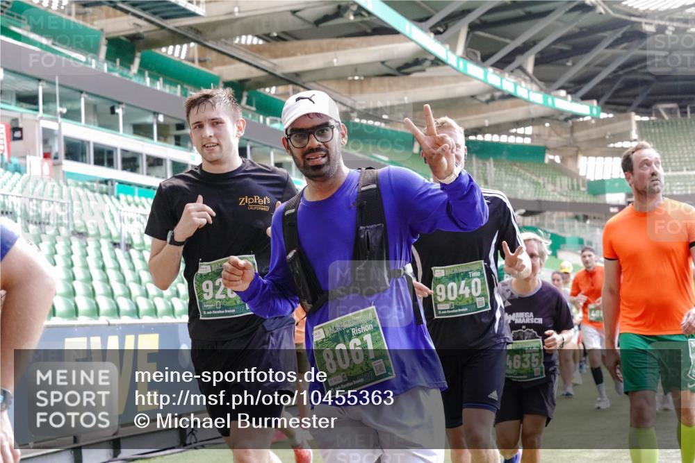 13.09.2026 - 21. swb-Marathon Bremen Michael Burmester http://msf.ph/oto/10455363 13.09.2026 13:10:56 Laufen im Stadion 164, 265, 373, 391, 448, 581, 703, 869, 984, 1180, 1738, 1855, 1867, 1894, 1936, 1952, 1967, 2202, 2232, 2268, 2281, 2284, 2299, 2330, 2333, 2339, 2342, 2353, 2432, 2443, 2525, 2530, 2531, 2553, 2573, 2589, 2594, 2654, 2659, 2669, 2682, 2714, 2717, 2784, 2785, 2804, 2819, 2822, 2836, 2907, 2920, 2932, 2976, 3026, 3027, 3032, 3063, 3082, 3086, 3089, 3122, 3159, 3174, 3207, 3208, 3291, 3328, 3333, 3352, 3370, 3398, 3409, 3410, 3470, 3549, 3769, 551 meine-sportfotos.de