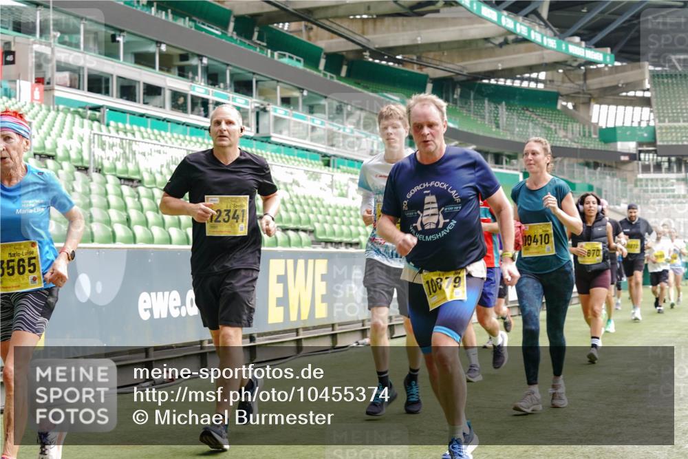 13.09.2026 - 21. swb-Marathon Bremen Michael Burmester http://msf.ph/oto/10455374 13.09.2026 10:32:46 Laufen im Stadion 10067, 10078, 10146, 10166, 10184, 10203, 10211, 10222, 10226, 10243, 10246, 10249, 10255, 10256, 10300, 10322, 10365, 10372, 10374, 10379, 10383, 10394, 10408, 10410, 10423, 10443, 10471, 10478, 10486, 10494, 10503, 10517, 10518, 10529, 10530, 10540, 10543, 10550, 10555, 10565, 10579, 10589, 10608, 10610, 10626, 10631, 10646, 10670, 10673, 10675, 10687, 10690, 10703, 10704, 10707, 10708, 10721, 10725, 10728, 10745, 10749, 10750, 10771, 10788, 10794, 10809 meine-sportfotos.de