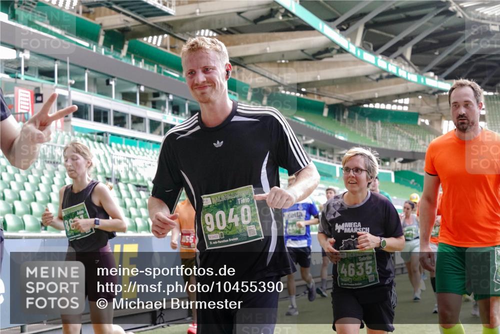 13.09.2026 - 21. swb-Marathon Bremen Michael Burmester http://msf.ph/oto/10455390 13.09.2026 13:10:57 Laufen im Stadion 164, 265, 373, 448, 581, 703, 869, 984, 1113, 1180, 1738, 1855, 1867, 1894, 1936, 1952, 1967, 2202, 2232, 2268, 2281, 2284, 2299, 2330, 2333, 2339, 2342, 2353, 2432, 2443, 2525, 2530, 2531, 2553, 2573, 2589, 2594, 2654, 2659, 2669, 2682, 2714, 2717, 2784, 2785, 2804, 2819, 2822, 2836, 2907, 2920, 2932, 2976, 3026, 3027, 3032, 3063, 3079, 3082, 3086, 3089, 3122, 3159, 3174, 3207, 3208, 3291, 3328, 3333, 3352, 3370, 3398, 3409, 3410, 3470, 3549, 3769, 551 meine-sportfotos.de