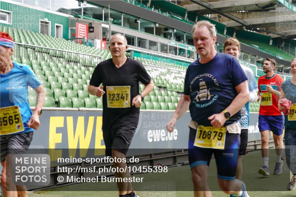 13.09.2026 - 21. swb-Marathon Bremen Michael Burmester http://msf.ph/oto/10455398 13.09.2026 10:32:46 Laufen im Stadion 10067, 10078, 10146, 10166, 10184, 10203, 10211, 10222, 10226, 10243, 10246, 10249, 10255, 10256, 10300, 10322, 10365, 10372, 10374, 10379, 10383, 10394, 10408, 10410, 10423, 10443, 10471, 10478, 10486, 10494, 10503, 10517, 10518, 10529, 10530, 10540, 10543, 10550, 10555, 10565, 10579, 10589, 10608, 10610, 10626, 10631, 10646, 10670, 10673, 10675, 10687, 10690, 10703, 10704, 10707, 10708, 10721, 10725, 10728, 10745, 10749, 10750, 10771, 10788, 10794, 10809 meine-sportfotos.de