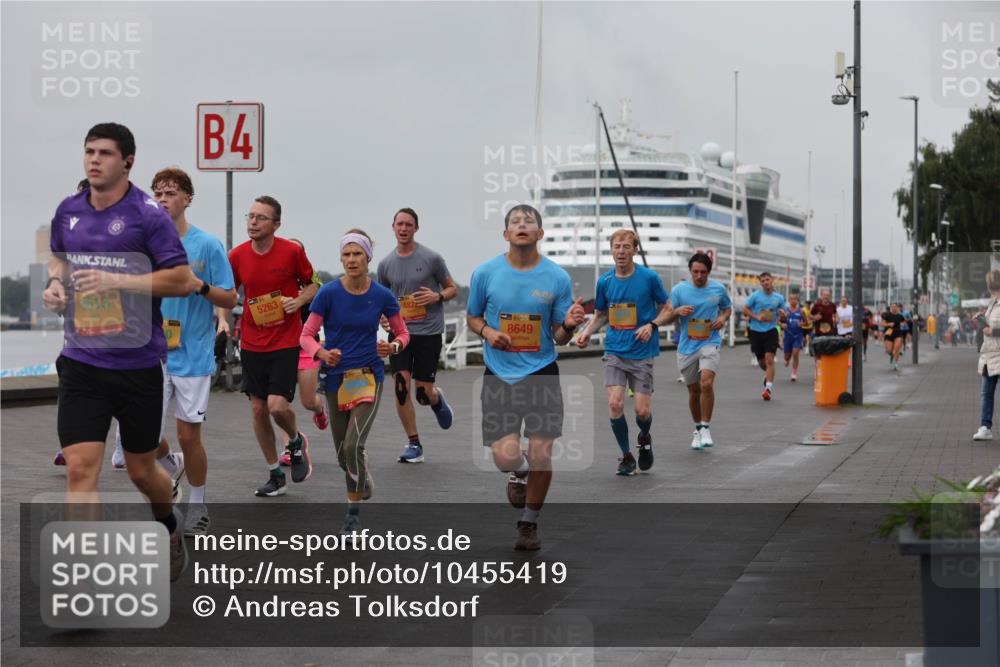 13.09.2026 - Kiel Lauf Andreas Tolksdorf http://msf.ph/oto/10455419 13.09.2026 11:55:49 Kiellinie 49, 8513, 4, 5263, 3, 39, 39, 8649 meine-sportfotos.de