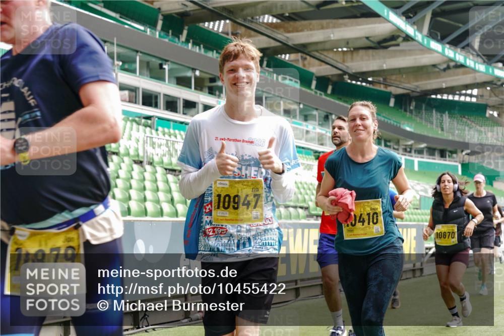 13.09.2026 - 21. swb-Marathon Bremen Michael Burmester http://msf.ph/oto/10455422 13.09.2026 10:32:47 Laufen im Stadion 10067, 10078, 10146, 10166, 10184, 10203, 10211, 10222, 10226, 10243, 10246, 10249, 10255, 10256, 10300, 10322, 10365, 10372, 10374, 10379, 10383, 10394, 10408, 10410, 10423, 10443, 10471, 10478, 10486, 10494, 10503, 10517, 10518, 10529, 10530, 10540, 10543, 10550, 10555, 10565, 10579, 10589, 10608, 10610, 10626, 10631, 10646, 10670, 10673, 10675, 10687, 10690, 10703, 10704, 10707, 10708, 10721, 10725, 10728, 10745, 10749, 10750, 10771, 10788, 10794, 10809 meine-sportfotos.de