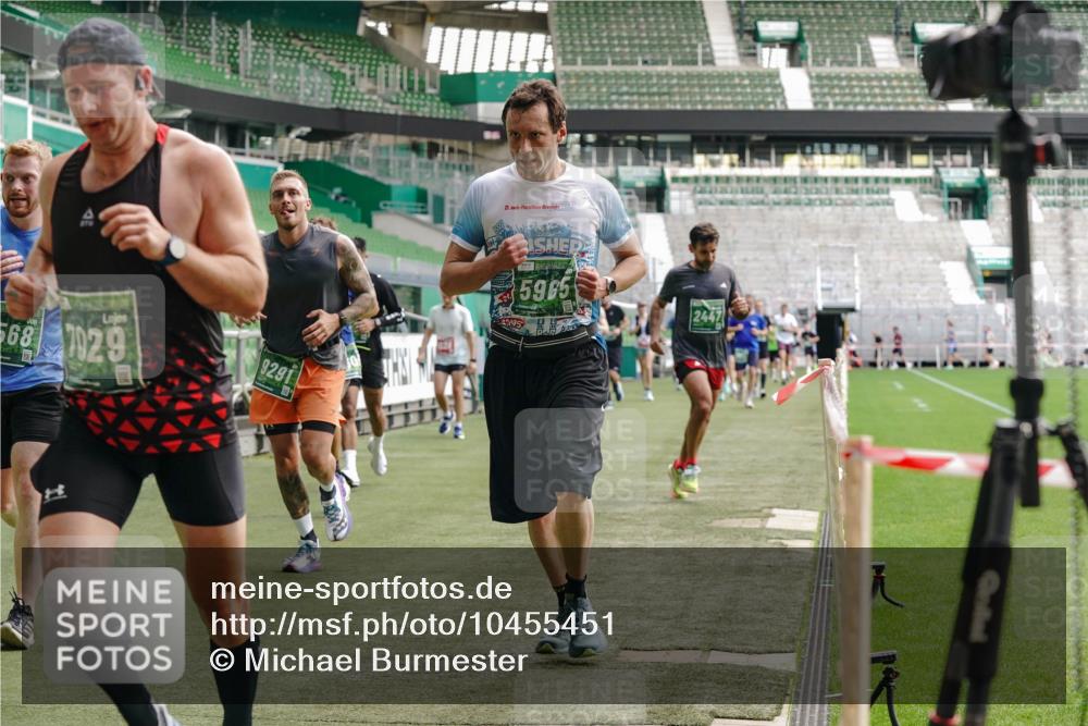 13.09.2026 - 21. swb-Marathon Bremen Michael Burmester http://msf.ph/oto/10455451 13.09.2026 12:52:55 Laufen im Stadion 102, 107, 145, 235, 313, 376, 541, 560, 615, 616, 683, 696, 734, 740, 755, 792, 863, 982, 985, 987, 1033, 1043, 1056, 1207, 1232, 1252, 1297, 1433, 1445, 1492, 1528, 1542, 1646, 1664, 1704, 1707, 1814, 1955, 2007, 2008, 2043, 2203, 2280, 2350, 2362, 2401, 2422, 2447, 2454, 2480, 2498, 2759, 2767, 2820, 2847, 2858, 2997, 3085, 3149, 3236, 3336, 3362, 3448, 3566, 3830, 3899, 3988, 4165, 4283, 4429, 4475, 4571, 4573, 4605, 4895, 5079, 5152, 5168, 5379 meine-sportfotos.de
