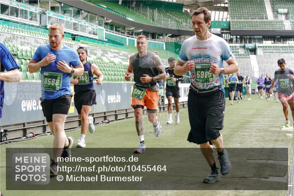 13.09.2026 - 21. swb-Marathon Bremen Michael Burmester http://msf.ph/oto/10455464 13.09.2026 12:52:56 Laufen im Stadion 102, 107, 145, 235, 313, 376, 541, 560, 615, 616, 683, 696, 734, 740, 755, 792, 863, 982, 985, 987, 1033, 1043, 1056, 1207, 1232, 1252, 1297, 1433, 1445, 1492, 1528, 1542, 1646, 1664, 1704, 1707, 1814, 1955, 2007, 2008, 2043, 2203, 2280, 2350, 2362, 2401, 2422, 2447, 2454, 2480, 2498, 2759, 2767, 2820, 2847, 2858, 2997, 3085, 3149, 3236, 3336, 3362, 3448, 3566, 3830, 3899, 3988, 4165, 4283, 4429, 4475, 4571, 4573, 4605, 5079, 5152, 5168, 5379 meine-sportfotos.de