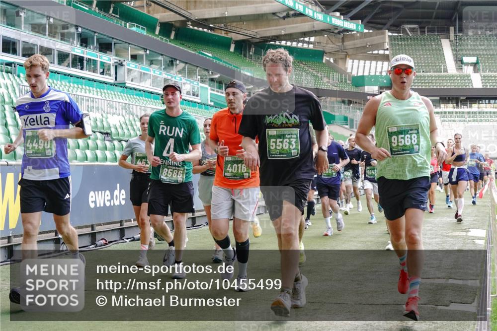 13.09.2026 - 21. swb-Marathon Bremen Michael Burmester http://msf.ph/oto/10455499 13.09.2026 13:10:59 Laufen im Stadion 164, 265, 373, 448, 581, 703, 869, 984, 1113, 1180, 1738, 1851, 1855, 1867, 1894, 1936, 1952, 1967, 2202, 2232, 2268, 2281, 2284, 2299, 2330, 2333, 2339, 2342, 2353, 2432, 2443, 2525, 2530, 2531, 2553, 2573, 2589, 2594, 2654, 2659, 2669, 2682, 2714, 2717, 2784, 2785, 2804, 2819, 2822, 2836, 2907, 2920, 2932, 2976, 3026, 3027, 3032, 3063, 3079, 3082, 3086, 3089, 3122, 3159, 3174, 3207, 3208, 3291, 3328, 3352, 3370, 3398, 3409, 3410, 3470, 3549, 3769, 551 meine-sportfotos.de