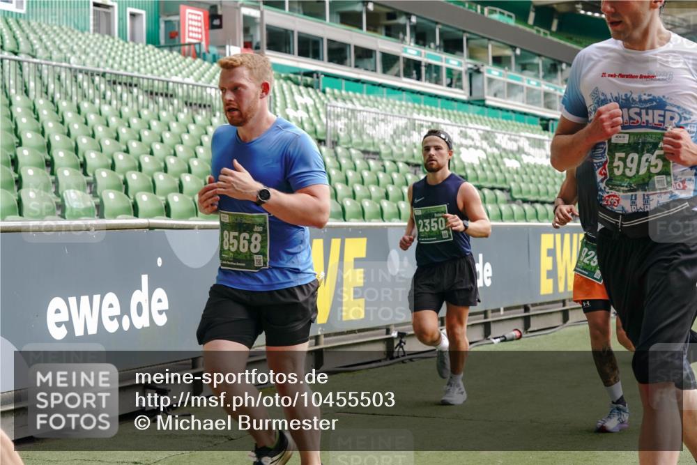 13.09.2026 - 21. swb-Marathon Bremen Michael Burmester http://msf.ph/oto/10455503 13.09.2026 12:52:56 Laufen im Stadion 102, 107, 145, 235, 313, 376, 541, 560, 615, 616, 683, 696, 734, 740, 755, 792, 863, 982, 985, 987, 1033, 1043, 1056, 1207, 1232, 1252, 1297, 1433, 1445, 1492, 1528, 1542, 1646, 1664, 1704, 1707, 1814, 1955, 2007, 2008, 2043, 2203, 2280, 2350, 2362, 2401, 2422, 2447, 2454, 2480, 2498, 2759, 2767, 2820, 2847, 2858, 2997, 3085, 3149, 3236, 3336, 3362, 3448, 3566, 3830, 3899, 3988, 4165, 4283, 4429, 4475, 4571, 4573, 4605, 5079, 5152, 5168, 5379 meine-sportfotos.de