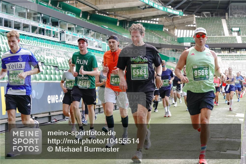 13.09.2026 - 21. swb-Marathon Bremen Michael Burmester http://msf.ph/oto/10455514 13.09.2026 13:10:59 Laufen im Stadion 164, 265, 373, 448, 581, 703, 869, 984, 1113, 1180, 1738, 1851, 1855, 1867, 1894, 1936, 1952, 1967, 2202, 2232, 2268, 2281, 2284, 2299, 2330, 2333, 2339, 2342, 2353, 2432, 2443, 2525, 2530, 2531, 2553, 2573, 2589, 2594, 2654, 2659, 2669, 2682, 2714, 2717, 2784, 2785, 2804, 2819, 2822, 2836, 2907, 2920, 2932, 2976, 3026, 3027, 3032, 3063, 3079, 3082, 3086, 3089, 3122, 3159, 3174, 3207, 3208, 3291, 3328, 3352, 3370, 3398, 3409, 3410, 3470, 3549, 3769, 551 meine-sportfotos.de