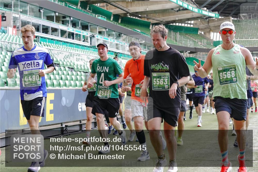13.09.2026 - 21. swb-Marathon Bremen Michael Burmester http://msf.ph/oto/10455545 13.09.2026 13:11:00 Laufen im Stadion 164, 265, 373, 448, 581, 703, 869, 984, 1113, 1180, 1738, 1851, 1855, 1867, 1894, 1936, 1952, 1967, 2202, 2232, 2268, 2281, 2284, 2299, 2330, 2333, 2339, 2342, 2353, 2432, 2443, 2525, 2530, 2531, 2553, 2573, 2589, 2594, 2654, 2659, 2669, 2682, 2714, 2717, 2784, 2785, 2804, 2819, 2822, 2836, 2907, 2920, 2932, 2976, 3026, 3027, 3032, 3063, 3079, 3082, 3086, 3089, 3122, 3159, 3174, 3207, 3208, 3291, 3328, 3352, 3370, 3398, 3409, 3410, 3470, 3549, 3769, 551 meine-sportfotos.de
