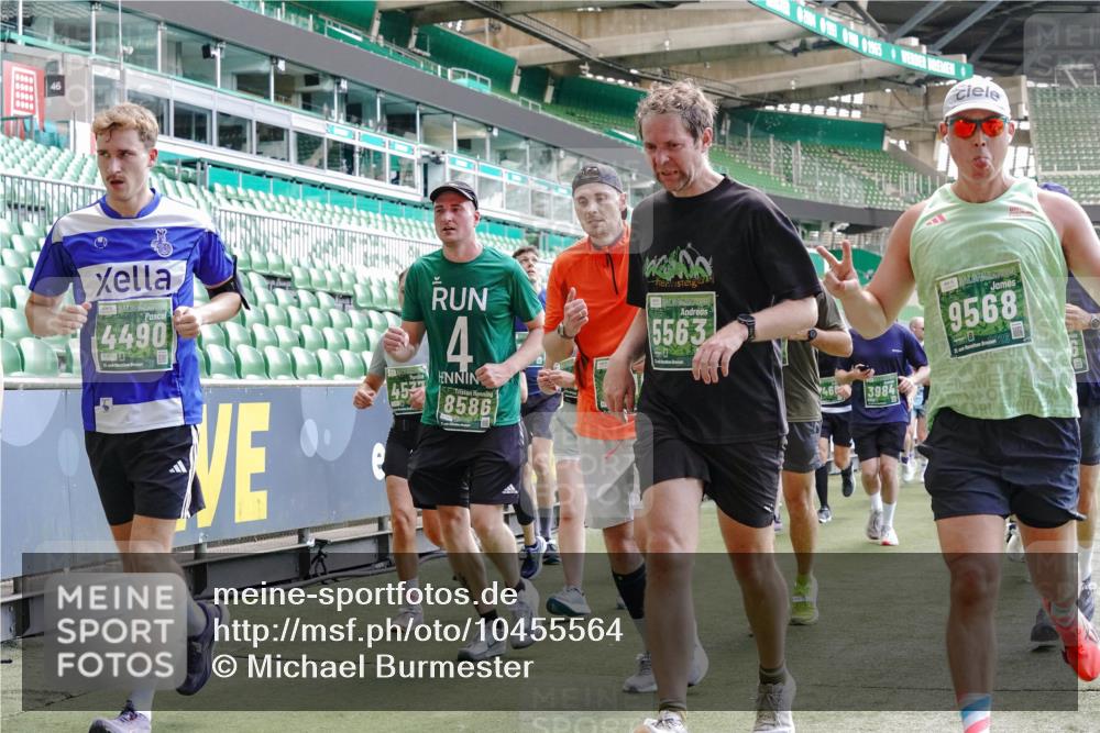 13.09.2026 - 21. swb-Marathon Bremen Michael Burmester http://msf.ph/oto/10455564 13.09.2026 13:11:00 Laufen im Stadion 164, 265, 373, 448, 581, 703, 869, 984, 1113, 1180, 1738, 1851, 1855, 1867, 1894, 1936, 1952, 1967, 2202, 2232, 2268, 2281, 2284, 2299, 2330, 2333, 2339, 2342, 2353, 2432, 2443, 2525, 2530, 2531, 2553, 2573, 2589, 2594, 2654, 2659, 2669, 2682, 2714, 2717, 2784, 2785, 2804, 2819, 2822, 2836, 2907, 2920, 2932, 2976, 3026, 3027, 3032, 3063, 3079, 3082, 3086, 3089, 3122, 3159, 3174, 3207, 3208, 3291, 3328, 3352, 3370, 3398, 3409, 3410, 3470, 3549, 3769, 551 meine-sportfotos.de