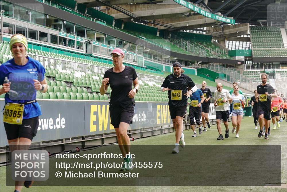 13.09.2026 - 21. swb-Marathon Bremen Michael Burmester http://msf.ph/oto/10455575 13.09.2026 10:32:50 Laufen im Stadion 10067, 10078, 10146, 10166, 10184, 10203, 10211, 10222, 10226, 10236, 10243, 10246, 10249, 10255, 10256, 10300, 10322, 10365, 10372, 10374, 10379, 10383, 10394, 10408, 10410, 10423, 10443, 10486, 10494, 10503, 10517, 10518, 10529, 10530, 10540, 10543, 10550, 10555, 10565, 10589, 10608, 10610, 10626, 10631, 10646, 10670, 10673, 10675, 10687, 10690, 10703, 10704, 10707, 10708, 10721, 10725, 10728, 10745, 10749, 10750, 10771, 10788, 10794, 10809 meine-sportfotos.de