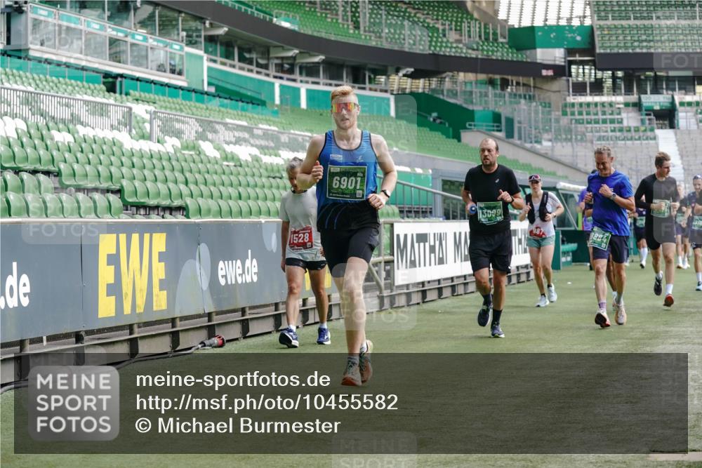 13.09.2026 - 21. swb-Marathon Bremen Michael Burmester http://msf.ph/oto/10455582 13.09.2026 12:53:03 Laufen im Stadion 102, 107, 145, 235, 313, 376, 541, 560, 615, 616, 675, 683, 696, 734, 740, 755, 792, 863, 982, 985, 987, 1033, 1043, 1056, 1207, 1232, 1252, 1297, 1433, 1445, 1492, 1528, 1542, 1646, 1664, 1704, 1707, 1814, 1955, 2007, 2008, 2043, 2055, 2203, 2280, 2350, 2362, 2401, 2422, 2454, 2480, 2498, 2767, 2820, 2847, 2858, 2997, 3085, 3149, 3236, 3336, 3362, 3448, 3566, 3830, 3899, 3988, 4165, 4283, 4429, 4475, 4573, 4605, 5152, 5379 meine-sportfotos.de