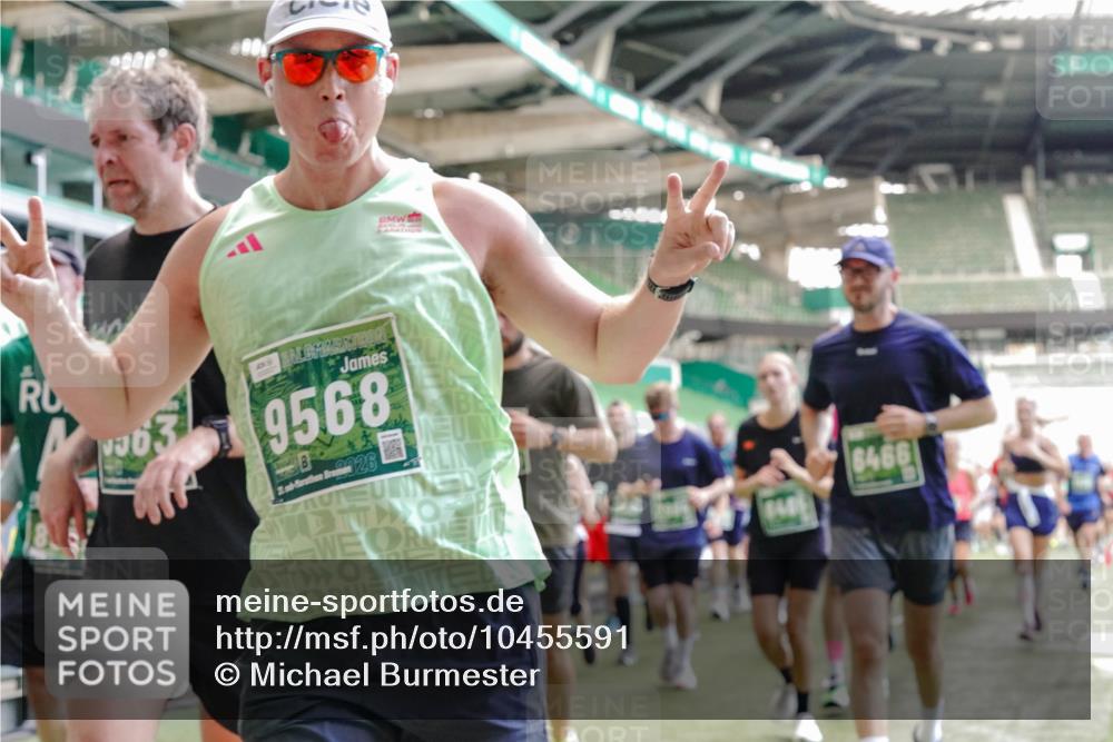 13.09.2026 - 21. swb-Marathon Bremen Michael Burmester http://msf.ph/oto/10455591 13.09.2026 13:11:00 Laufen im Stadion 164, 265, 373, 448, 581, 703, 869, 984, 1113, 1180, 1738, 1851, 1855, 1867, 1894, 1936, 1952, 1967, 2202, 2232, 2268, 2281, 2284, 2299, 2330, 2333, 2339, 2342, 2353, 2432, 2443, 2525, 2530, 2531, 2553, 2573, 2589, 2594, 2654, 2659, 2669, 2682, 2714, 2717, 2784, 2785, 2804, 2819, 2822, 2836, 2907, 2920, 2932, 2976, 3026, 3027, 3032, 3063, 3079, 3082, 3086, 3089, 3122, 3159, 3174, 3207, 3208, 3291, 3328, 3352, 3370, 3398, 3409, 3410, 3470, 3549, 3769, 551 meine-sportfotos.de
