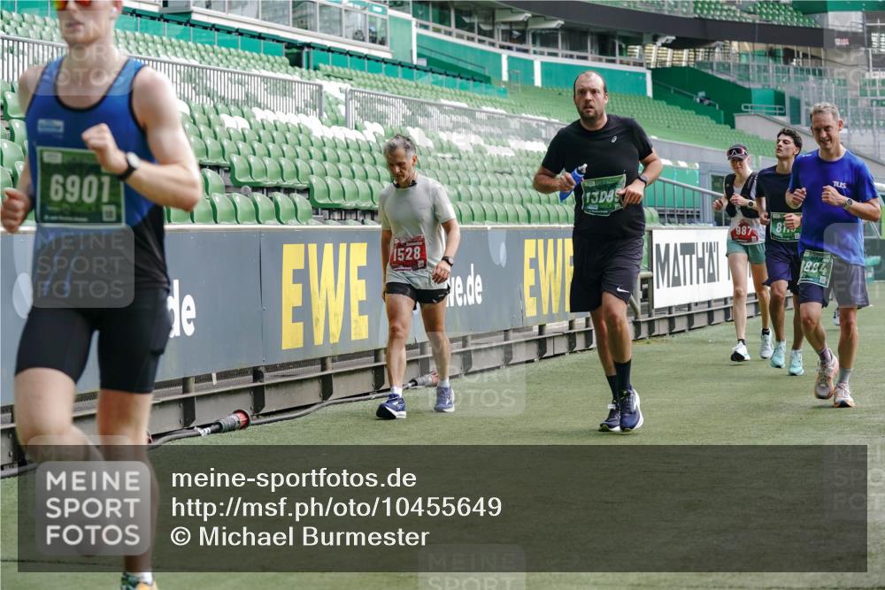 13.09.2026 - 21. swb-Marathon Bremen Michael Burmester http://msf.ph/oto/10455649 13.09.2026 12:53:04 Laufen im Stadion 102, 107, 145, 235, 313, 376, 541, 560, 615, 616, 675, 683, 696, 734, 740, 755, 792, 863, 982, 985, 987, 1033, 1043, 1056, 1207, 1232, 1252, 1297, 1433, 1445, 1492, 1528, 1542, 1646, 1664, 1704, 1707, 1814, 1955, 2007, 2008, 2043, 2055, 2203, 2280, 2350, 2362, 2401, 2422, 2454, 2480, 2498, 2623, 2767, 2820, 2847, 2858, 2997, 3085, 3149, 3236, 3336, 3362, 3448, 3566, 3830, 3899, 3988, 4165, 4283, 4429, 4475, 4573, 4605, 5152, 5379 meine-sportfotos.de