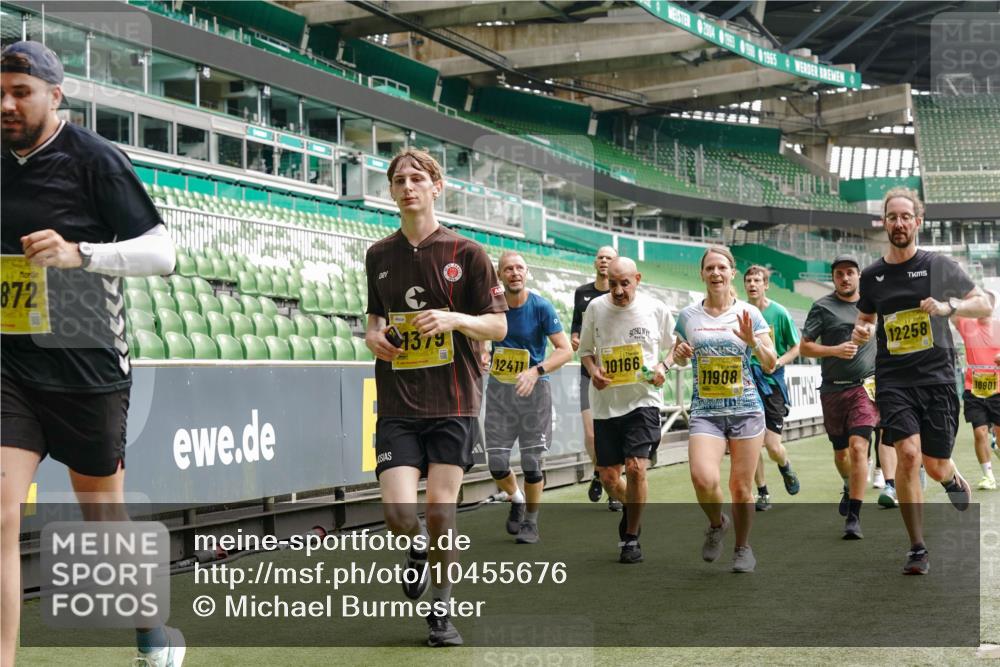 13.09.2026 - 21. swb-Marathon Bremen Michael Burmester http://msf.ph/oto/10455676 13.09.2026 10:32:52 Laufen im Stadion 10067, 10078, 10146, 10166, 10184, 10203, 10211, 10226, 10236, 10243, 10246, 10249, 10255, 10256, 10300, 10322, 10365, 10372, 10374, 10379, 10383, 10394, 10408, 10410, 10423, 10443, 10486, 10494, 10503, 10517, 10518, 10529, 10530, 10540, 10543, 10550, 10555, 10565, 10578, 10589, 10608, 10610, 10626, 10631, 10646, 10670, 10673, 10675, 10687, 10690, 10703, 10704, 10707, 10721, 10725, 10728, 10745, 10749, 10750, 10771, 10788, 10794, 10809 meine-sportfotos.de
