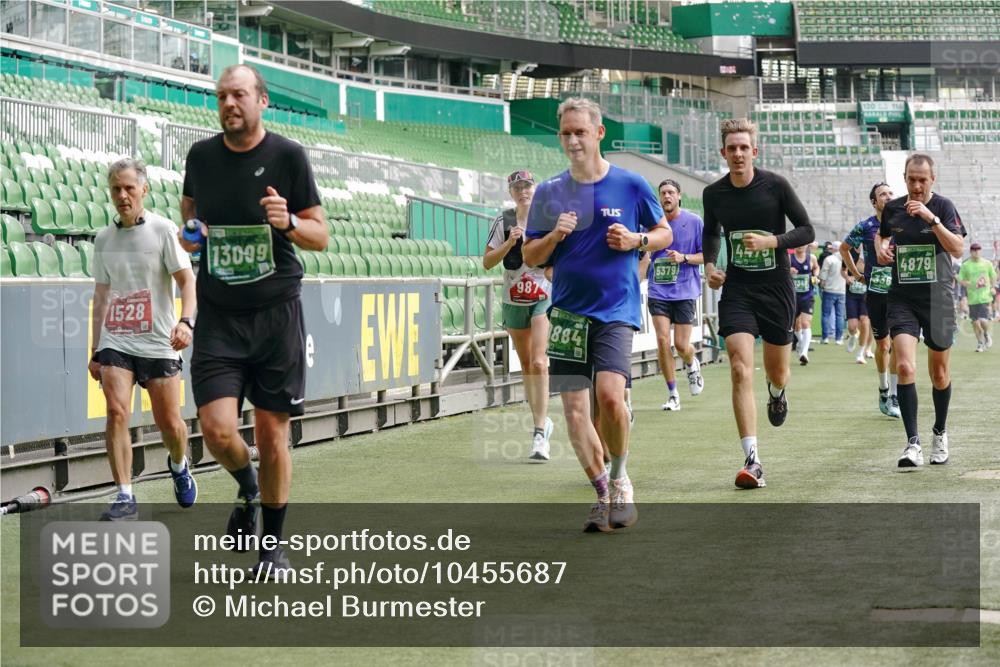 13.09.2026 - 21. swb-Marathon Bremen Michael Burmester http://msf.ph/oto/10455687 13.09.2026 12:53:06 Laufen im Stadion 102, 107, 145, 235, 313, 376, 472, 541, 560, 615, 616, 675, 683, 696, 734, 740, 755, 792, 863, 982, 985, 987, 1033, 1043, 1056, 1207, 1232, 1252, 1297, 1433, 1445, 1492, 1528, 1542, 1646, 1664, 1704, 1707, 1814, 1955, 2007, 2008, 2043, 2055, 2203, 2280, 2350, 2362, 2401, 2422, 2454, 2480, 2498, 2623, 2767, 2820, 2847, 2858, 2997, 3085, 3149, 3236, 3336, 3362, 3413, 3448, 3566, 3830, 3899, 3988, 4283, 4429, 4475, 4573, 4605, 5152, 5379 meine-sportfotos.de