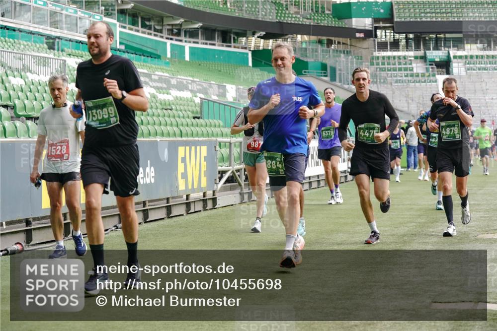 13.09.2026 - 21. swb-Marathon Bremen Michael Burmester http://msf.ph/oto/10455698 13.09.2026 12:53:06 Laufen im Stadion 102, 107, 145, 235, 313, 376, 472, 541, 560, 615, 616, 675, 683, 696, 734, 740, 755, 792, 863, 982, 985, 987, 1033, 1043, 1056, 1207, 1232, 1252, 1297, 1433, 1445, 1492, 1528, 1542, 1646, 1664, 1704, 1707, 1814, 1955, 2007, 2008, 2043, 2055, 2203, 2280, 2350, 2362, 2401, 2422, 2454, 2480, 2498, 2623, 2767, 2820, 2847, 2858, 2997, 3085, 3149, 3236, 3336, 3362, 3413, 3448, 3566, 3830, 3899, 3988, 4283, 4429, 4475, 4573, 4605, 5152, 5379 meine-sportfotos.de