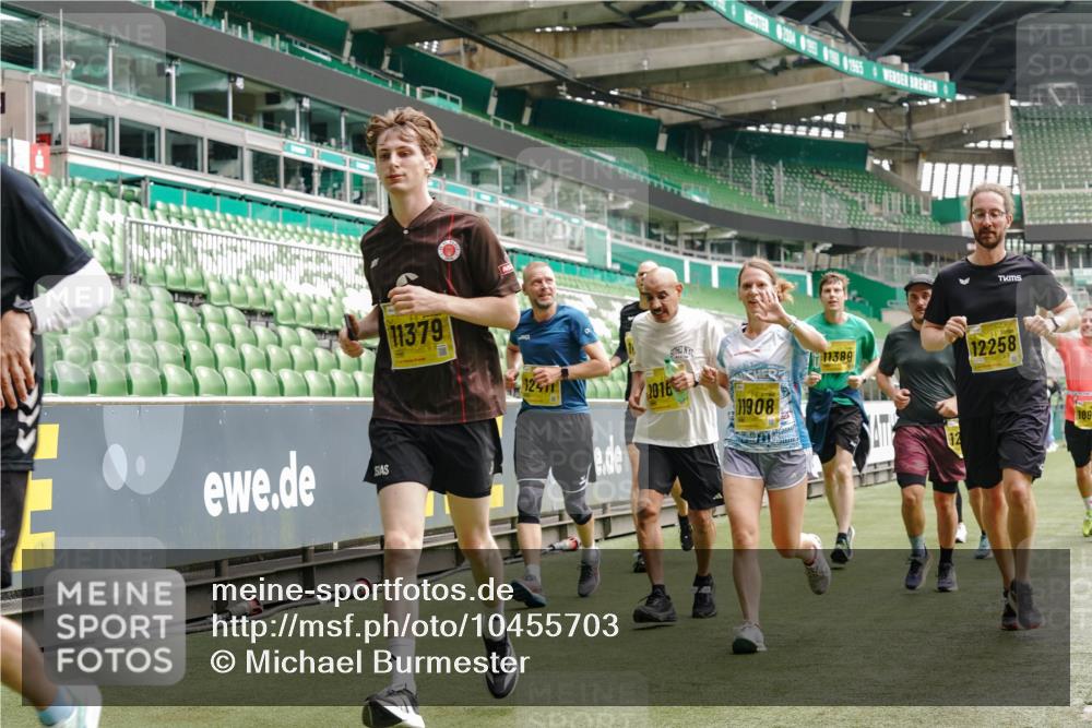 13.09.2026 - 21. swb-Marathon Bremen Michael Burmester http://msf.ph/oto/10455703 13.09.2026 10:32:53 Laufen im Stadion 10067, 10078, 10166, 10184, 10203, 10211, 10226, 10236, 10243, 10246, 10249, 10255, 10256, 10300, 10322, 10365, 10372, 10374, 10379, 10383, 10394, 10408, 10410, 10423, 10443, 10486, 10494, 10503, 10517, 10518, 10529, 10530, 10540, 10543, 10550, 10555, 10565, 10578, 10589, 10608, 10610, 10631, 10646, 10670, 10673, 10675, 10687, 10690, 10703, 10704, 10707, 10721, 10725, 10728, 10745, 10749, 10750, 10771, 10788, 10794, 10809 meine-sportfotos.de