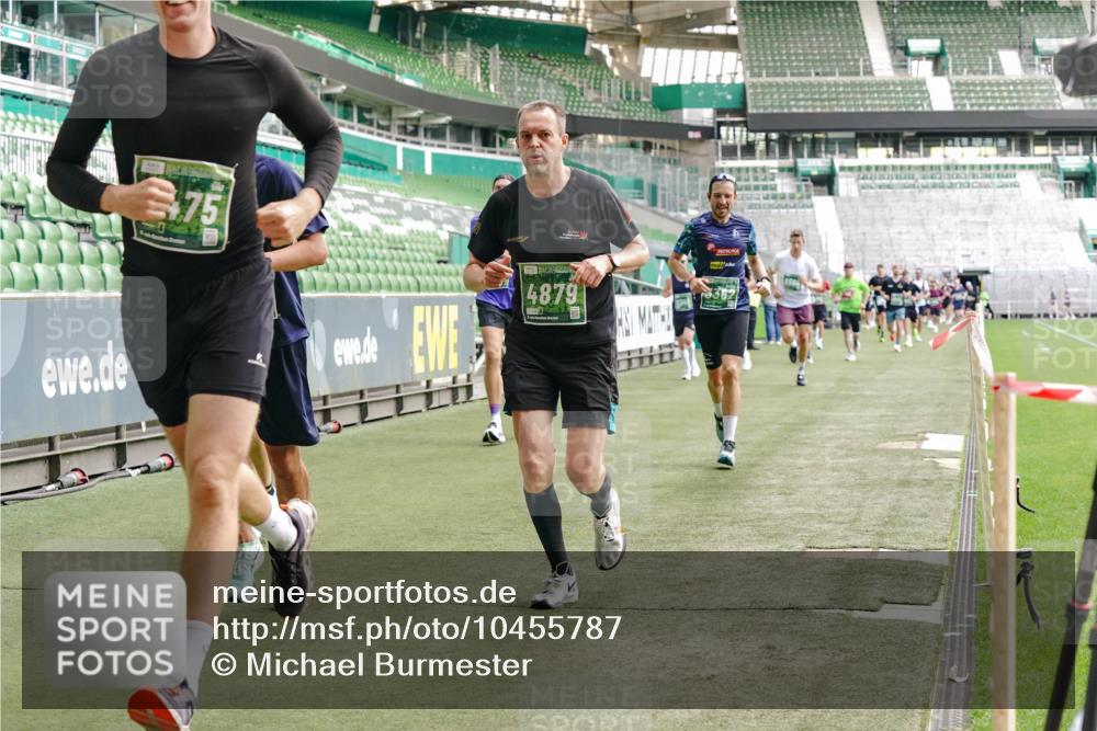 13.09.2026 - 21. swb-Marathon Bremen Michael Burmester http://msf.ph/oto/10455787 13.09.2026 12:53:08 Laufen im Stadion 102, 107, 145, 235, 313, 376, 472, 541, 560, 615, 616, 675, 683, 696, 734, 740, 755, 792, 863, 982, 985, 987, 1033, 1043, 1056, 1207, 1232, 1252, 1297, 1433, 1445, 1468, 1492, 1528, 1542, 1646, 1664, 1704, 1707, 1814, 1955, 2007, 2008, 2043, 2055, 2203, 2280, 2350, 2362, 2401, 2422, 2454, 2480, 2498, 2623, 2767, 2820, 2847, 2858, 2997, 3085, 3149, 3236, 3336, 3362, 3413, 3448, 3566, 3830, 3899, 3988, 4283, 4475, 4573, 4605, 5152, 5379 meine-sportfotos.de