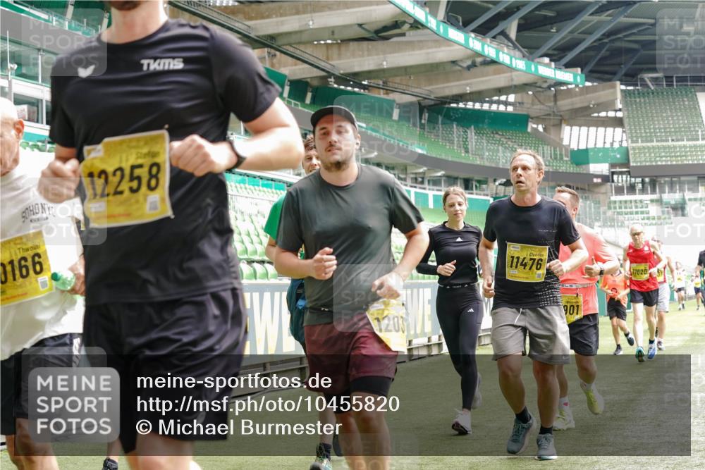 13.09.2026 - 21. swb-Marathon Bremen Michael Burmester http://msf.ph/oto/10455820 13.09.2026 10:32:55 Laufen im Stadion 10018, 10067, 10078, 10166, 10184, 10203, 10211, 10226, 10236, 10243, 10246, 10249, 10255, 10256, 10297, 10300, 10322, 10365, 10372, 10374, 10379, 10383, 10394, 10408, 10410, 10423, 10428, 10443, 10486, 10494, 10503, 10517, 10518, 10529, 10530, 10540, 10543, 10550, 10555, 10565, 10578, 10589, 10608, 10610, 10631, 10646, 10670, 10673, 10675, 10687, 10690, 10703, 10704, 10707, 10721, 10725, 10728, 10745, 10749, 10750, 10771, 10788, 10794, 10809 meine-sportfotos.de
