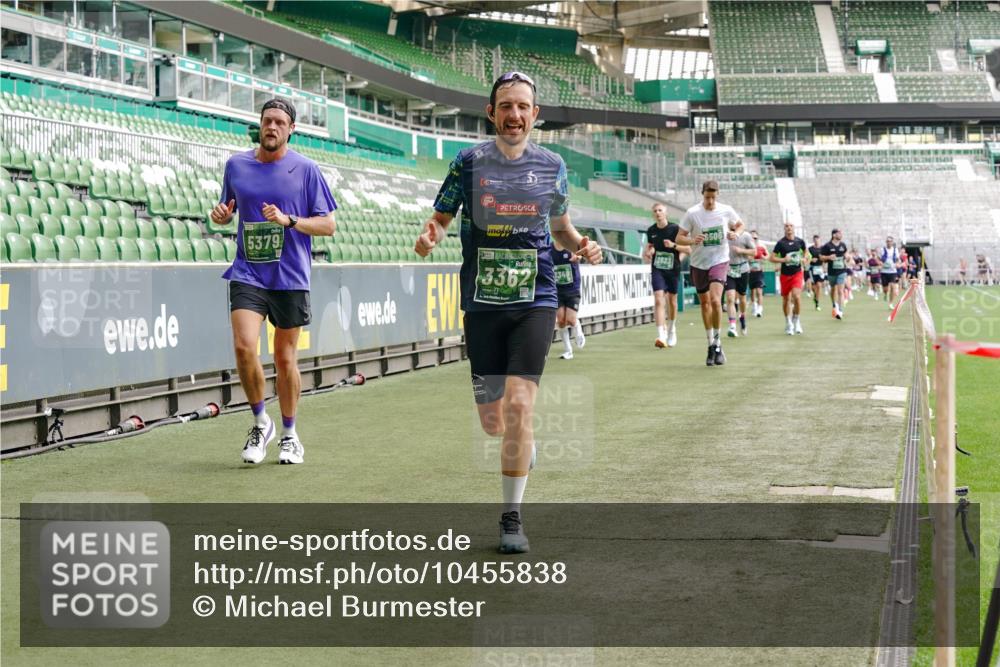 13.09.2026 - 21. swb-Marathon Bremen Michael Burmester http://msf.ph/oto/10455838 13.09.2026 12:53:10 Laufen im Stadion 102, 107, 145, 235, 313, 376, 472, 541, 560, 615, 616, 675, 683, 696, 740, 755, 792, 816, 863, 982, 985, 987, 1033, 1056, 1076, 1207, 1232, 1252, 1297, 1419, 1433, 1445, 1468, 1492, 1528, 1542, 1551, 1646, 1664, 1704, 1707, 1814, 1955, 2007, 2008, 2043, 2055, 2203, 2280, 2350, 2362, 2401, 2422, 2454, 2480, 2498, 2623, 2767, 2820, 2847, 2858, 2997, 3085, 3149, 3236, 3336, 3362, 3413, 3448, 3566, 3830, 3899, 3988, 4283, 4475, 4573, 4605, 5152 meine-sportfotos.de