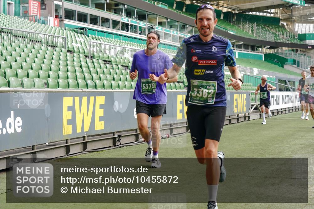 13.09.2026 - 21. swb-Marathon Bremen Michael Burmester http://msf.ph/oto/10455872 13.09.2026 12:53:11 Laufen im Stadion 102, 107, 145, 235, 313, 376, 472, 541, 560, 615, 616, 675, 683, 696, 740, 755, 792, 816, 863, 982, 985, 987, 1033, 1056, 1076, 1207, 1232, 1252, 1297, 1419, 1433, 1445, 1468, 1492, 1528, 1542, 1551, 1646, 1664, 1704, 1707, 1814, 1955, 2007, 2008, 2043, 2055, 2203, 2280, 2350, 2362, 2401, 2422, 2454, 2480, 2498, 2623, 2767, 2820, 2847, 2858, 2997, 3085, 3149, 3236, 3336, 3362, 3413, 3448, 3566, 3830, 3899, 3988, 4283, 4475, 4573, 4605, 5152 meine-sportfotos.de