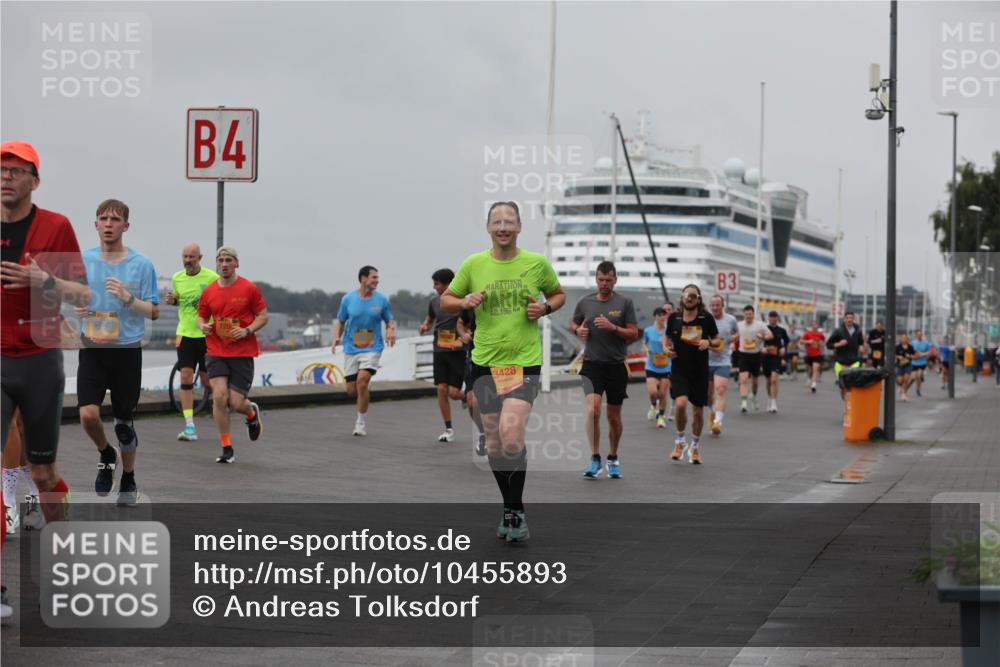 13.09.2026 - Kiel Lauf Andreas Tolksdorf http://msf.ph/oto/10455893 13.09.2026 11:56:20 Kiellinie 4, 120, 42, 195, 3428, 3 meine-sportfotos.de