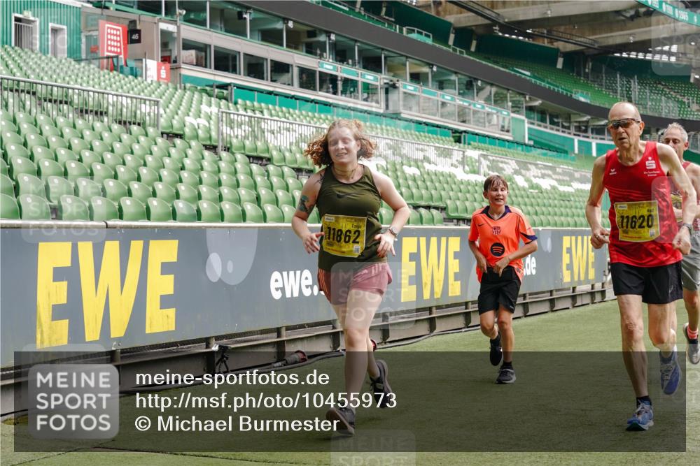 13.09.2026 - 21. swb-Marathon Bremen Michael Burmester http://msf.ph/oto/10455973 13.09.2026 10:32:59 Laufen im Stadion 10018, 10067, 10078, 10166, 10184, 10203, 10211, 10226, 10236, 10243, 10246, 10249, 10255, 10256, 10297, 10300, 10322, 10365, 10372, 10374, 10379, 10383, 10394, 10408, 10410, 10423, 10428, 10443, 10486, 10494, 10503, 10517, 10518, 10529, 10530, 10540, 10543, 10550, 10565, 10578, 10608, 10631, 10646, 10670, 10673, 10675, 10687, 10690, 10703, 10704, 10707, 10721, 10725, 10728, 10745, 10749, 10750, 10771, 10787, 10788, 10794, 10809 meine-sportfotos.de